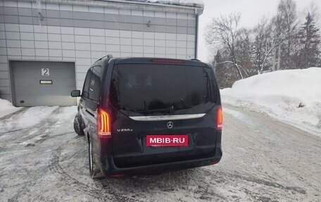 Mercedes-Benz V-Класс, 2016 год, 4 500 000 рублей, 6 фотография