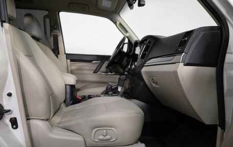 Mitsubishi Pajero IV, 2019 год, 4 249 000 рублей, 25 фотография