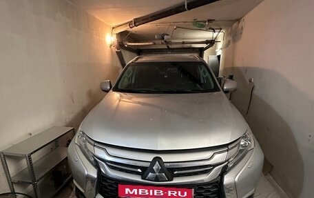 Mitsubishi Pajero Sport III рестайлинг, 2018 год, 4 000 000 рублей, 1 фотография