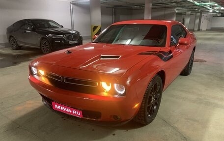 Dodge Challenger III рестайлинг 2, 2017 год, 2 600 000 рублей, 1 фотография