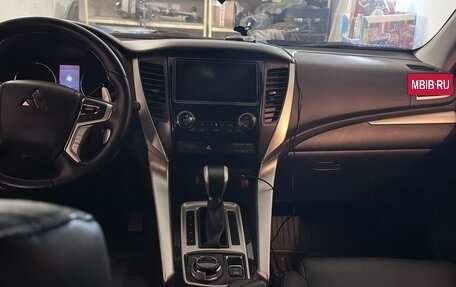 Mitsubishi Pajero Sport III рестайлинг, 2018 год, 4 000 000 рублей, 5 фотография