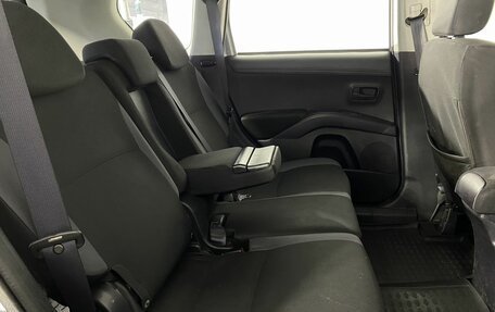 Mitsubishi Outlander III рестайлинг 3, 2010 год, 1 070 000 рублей, 19 фотография