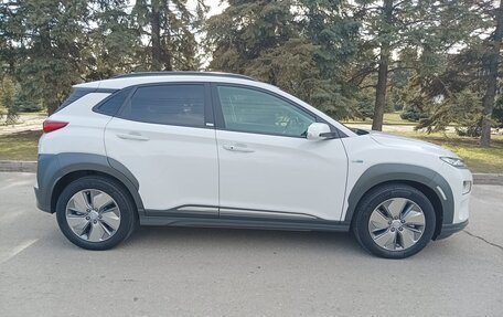 Hyundai Kona I, 2020 год, 2 650 000 рублей, 24 фотография
