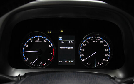 Toyota RAV4, 2017 год, 2 398 000 рублей, 13 фотография