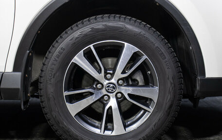 Toyota RAV4, 2017 год, 2 398 000 рублей, 24 фотография