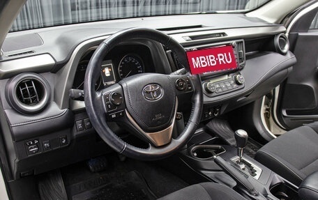 Toyota RAV4, 2017 год, 2 398 000 рублей, 16 фотография