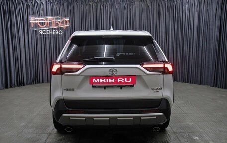 Toyota RAV4, 2022 год, 3 698 000 рублей, 6 фотография