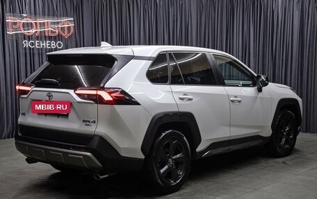 Toyota RAV4, 2022 год, 3 698 000 рублей, 5 фотография
