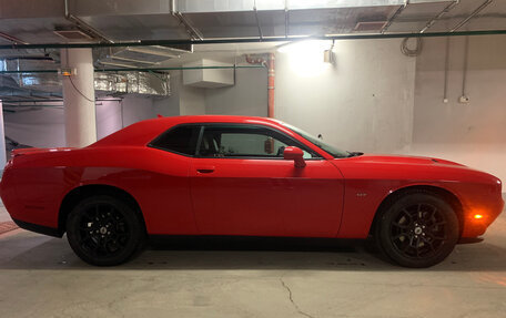 Dodge Challenger III рестайлинг 2, 2017 год, 2 600 000 рублей, 3 фотография