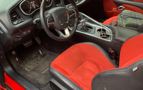 Dodge Challenger III рестайлинг 2, 2017 год, 2 600 000 рублей, 9 фотография