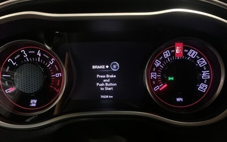 Dodge Challenger III рестайлинг 2, 2017 год, 2 600 000 рублей, 10 фотография