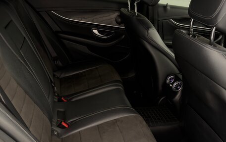 Mercedes-Benz E-Класс, 2019 год, 3 250 000 рублей, 24 фотография