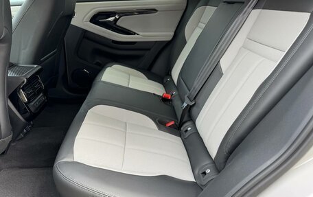 Land Rover Range Rover Evoque II, 2025 год, 6 500 000 рублей, 38 фотография