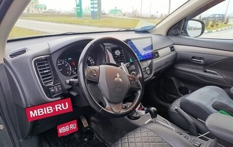 Mitsubishi Outlander III рестайлинг 3, 2014 год, 1 510 000 рублей, 7 фотография