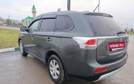 Mitsubishi Outlander III рестайлинг 3, 2014 год, 1 510 000 рублей, 4 фотография