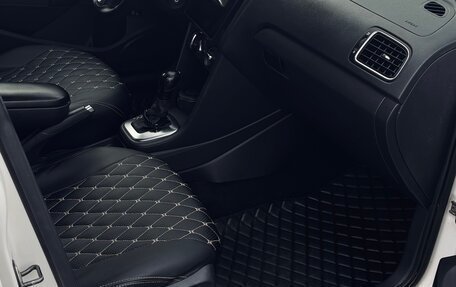 Volkswagen Polo VI (EU Market), 2010 год, 900 000 рублей, 10 фотография