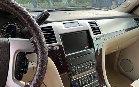 Cadillac Escalade III, 2008 год, 1 950 000 рублей, 8 фотография