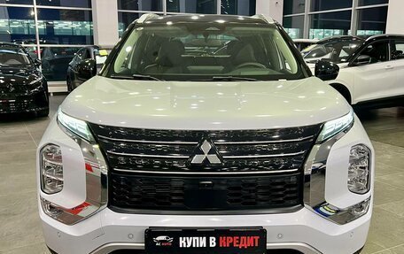 Mitsubishi Outlander, 2023 год, 3 850 000 рублей, 2 фотография