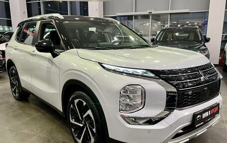 Mitsubishi Outlander, 2023 год, 3 850 000 рублей, 3 фотография
