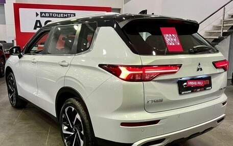 Mitsubishi Outlander, 2023 год, 3 850 000 рублей, 4 фотография