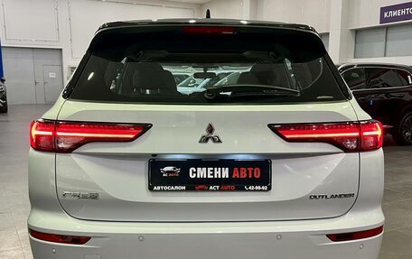 Mitsubishi Outlander, 2023 год, 3 850 000 рублей, 5 фотография