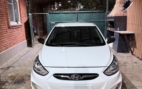 Hyundai Solaris II рестайлинг, 2012 год, 750 000 рублей, 1 фотография