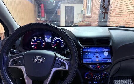 Hyundai Solaris II рестайлинг, 2012 год, 750 000 рублей, 13 фотография