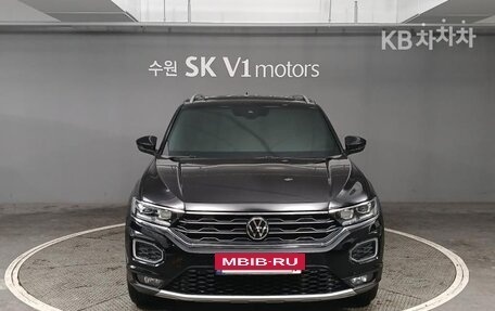 Volkswagen T-Roc I, 2021 год, 1 890 099 рублей, 2 фотография