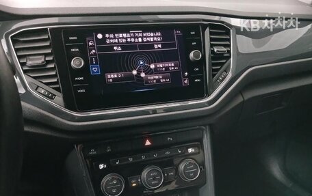 Volkswagen T-Roc I, 2021 год, 1 890 099 рублей, 14 фотография