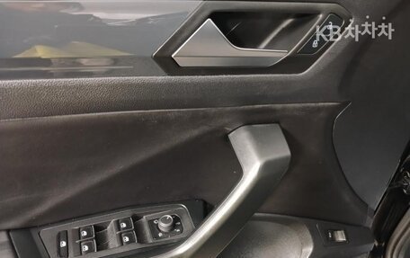 Volkswagen T-Roc I, 2021 год, 1 890 099 рублей, 9 фотография