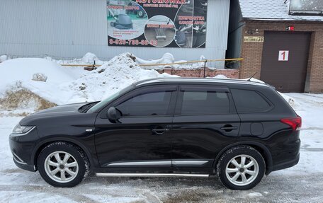 Mitsubishi Outlander III рестайлинг 3, 2015 год, 1 600 000 рублей, 4 фотография