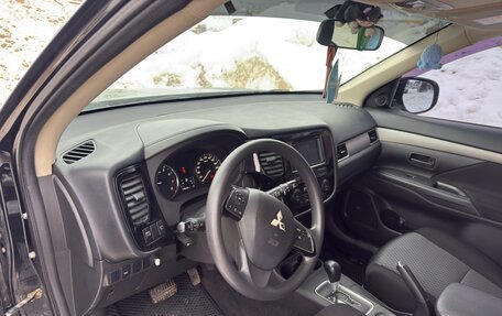 Mitsubishi Outlander III рестайлинг 3, 2015 год, 1 600 000 рублей, 9 фотография