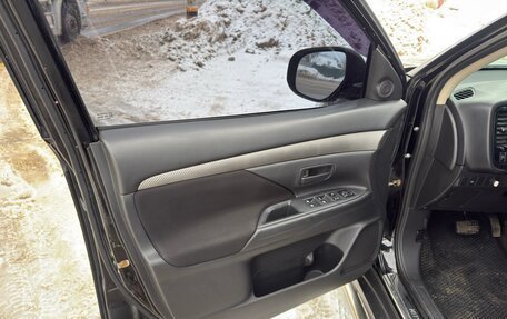 Mitsubishi Outlander III рестайлинг 3, 2015 год, 1 600 000 рублей, 10 фотография