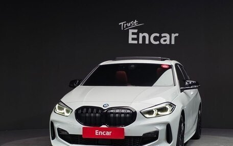 BMW 1 серия, 2022 год, 2 100 000 рублей, 2 фотография