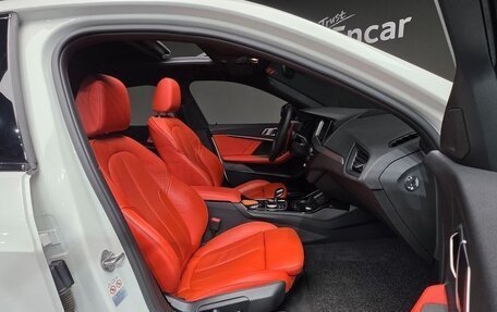 BMW 1 серия, 2022 год, 2 100 000 рублей, 13 фотография