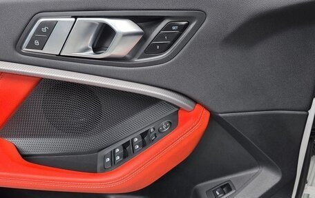 BMW 1 серия, 2022 год, 2 100 000 рублей, 14 фотография