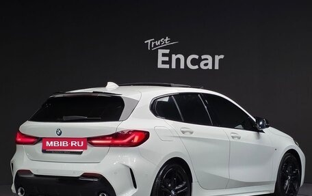 BMW 1 серия, 2022 год, 2 100 000 рублей, 3 фотография