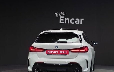 BMW 1 серия, 2022 год, 2 100 000 рублей, 4 фотография