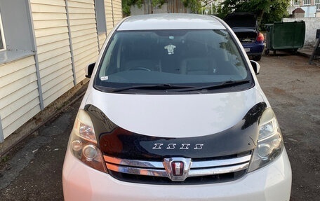 Toyota ISis I, 2013 год, 1 400 000 рублей, 1 фотография