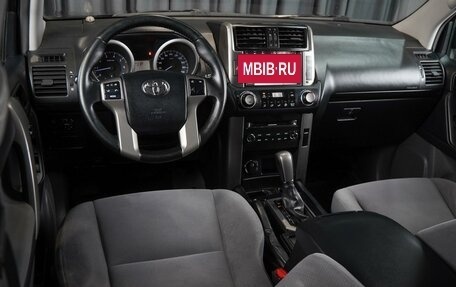 Toyota Land Cruiser Prado 150 рестайлинг 2, 2013 год, 2 820 000 рублей, 6 фотография