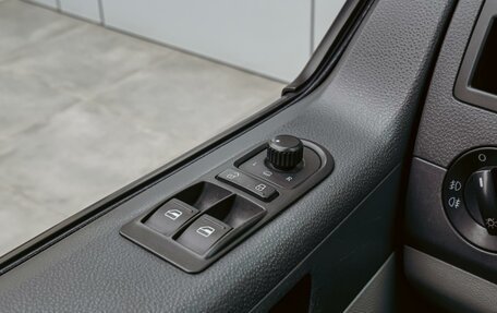 Volkswagen Caravelle T5, 2012 год, 1 890 000 рублей, 16 фотография