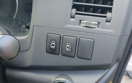 Toyota ISis I, 2013 год, 1 400 000 рублей, 6 фотография