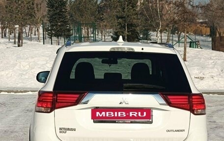 Mitsubishi Outlander III рестайлинг 3, 2018 год, 2 180 000 рублей, 5 фотография