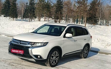 Mitsubishi Outlander III рестайлинг 3, 2018 год, 2 180 000 рублей, 3 фотография