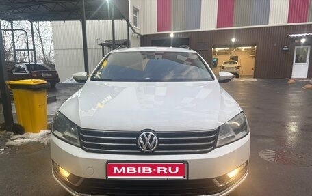 Volkswagen Passat B7, 2011 год, 890 000 рублей, 1 фотография