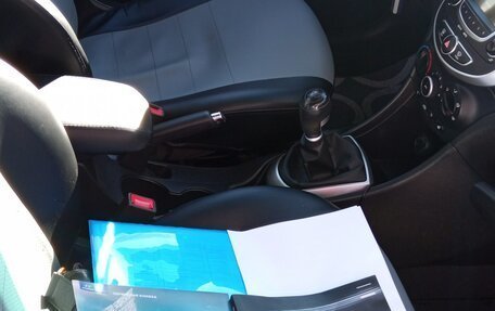 Hyundai Solaris II рестайлинг, 2012 год, 900 000 рублей, 4 фотография