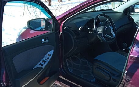 Hyundai Solaris II рестайлинг, 2012 год, 900 000 рублей, 5 фотография