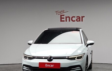 Volkswagen Golf VIII, 2022 год, 2 420 000 рублей, 2 фотография