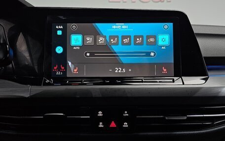 Volkswagen Golf VIII, 2022 год, 2 420 000 рублей, 14 фотография