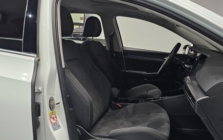 Volkswagen Golf VIII, 2022 год, 2 420 000 рублей, 8 фотография